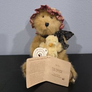 Dixie Haymaker with Lil Chick-Boyds Bears